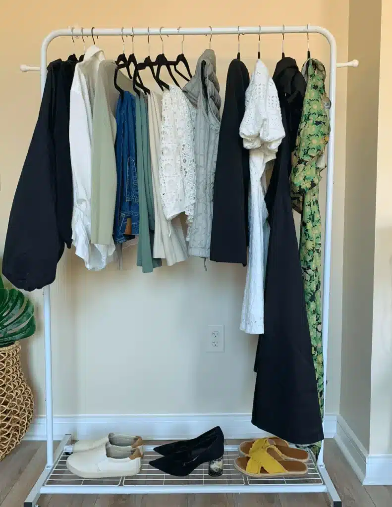 minimalist capsule wardrobe