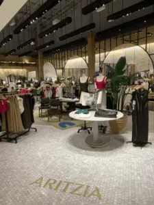 aritzia store entrance featuring mannequins in minimalist clothing